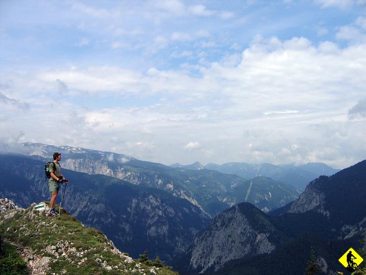 Karta1_ 343.jpg - Za moment gubimy szlak i na przełaj szukamy dojścia do przełęczy. Niestety, gdy schodzimy  do szlaku to idziemy w prawo zamiast w lewo. Tracimy czas i siły.